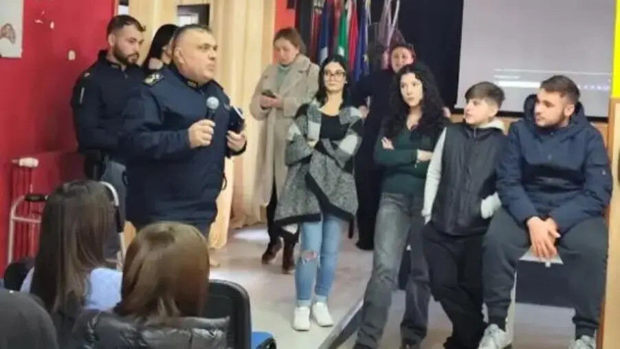images Soverato, legalità e sicurezza: incontro tra studenti e Polizia di Stato al 'Guarasci-Calabretta' 