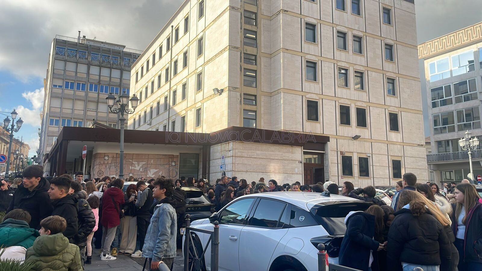 images Scossa di terremoto nel Catanzarese: evacuate scuole e uffici nel centro della città