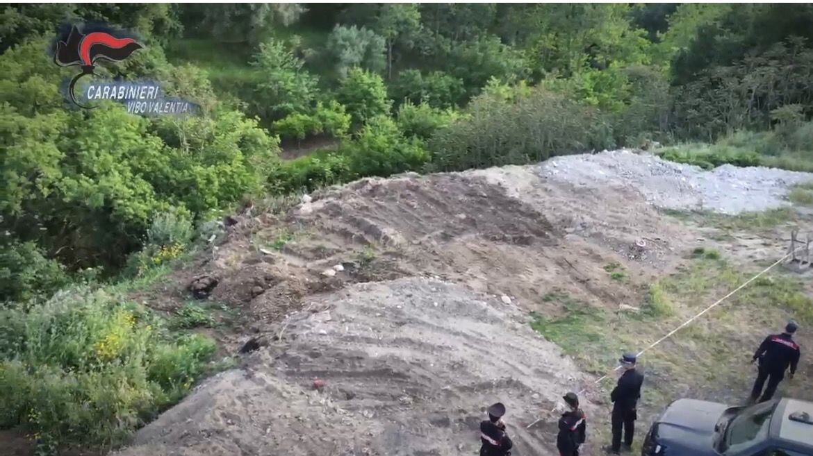 images Discarica abusiva a rischio ambientale nel Vibonese: una denuncia e area sequestrata