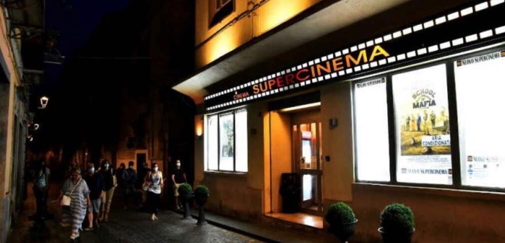 IO NO SPIK INGLISC: al Supercinema di Catanzaro debutta il cinema in lingua originale images IO NO SPIK INGLISC: al Supercinema di Catanzaro debutta il cinema in lingua originale
