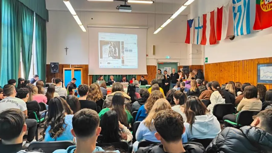 Giornata della Memoria, dibattito e riflessioni di "Città Solidale" alla Casa delle Culture di Squillace images Giornata della Memoria, dibattito e riflessioni di "Città Solidale" alla Casa delle Culture di Squillace