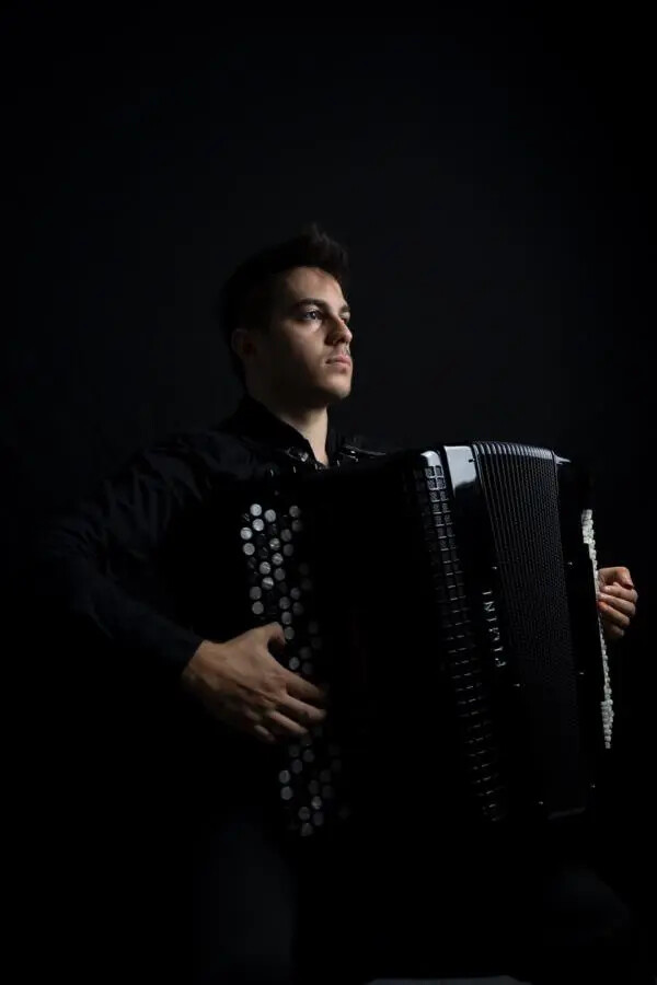 images Recital del fisarmonicista Rosario Chieffallo alla Casa della musica di Laureana di Borrello

&nbsp;