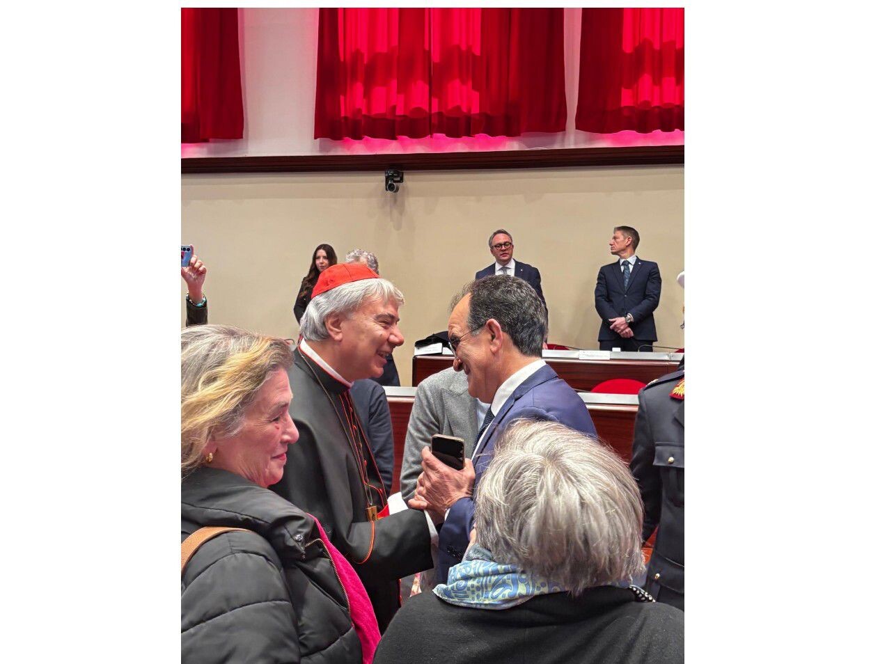 images Il consigliere regionale Bruno saluta il cardinale Battaglia, cittadino onorario di Catanzaro




