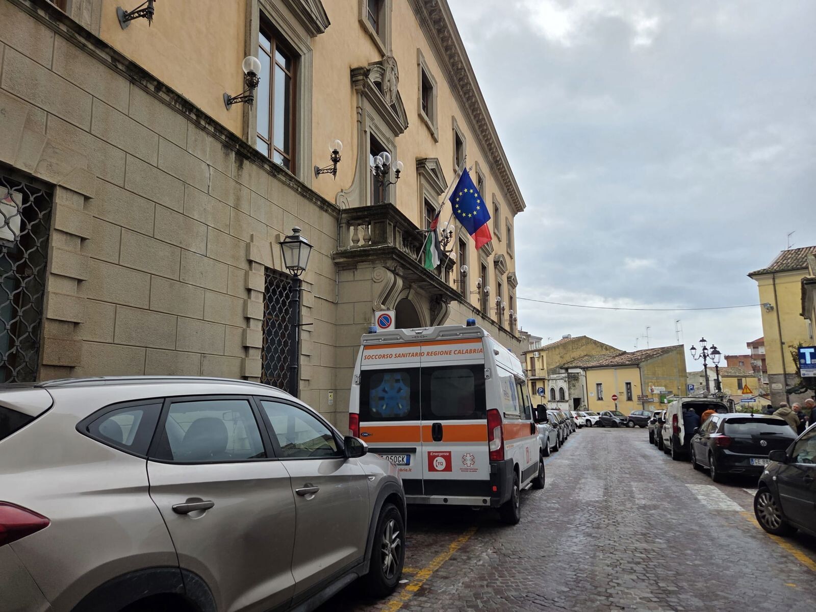 images 'Promozione' all'ufficio Anagrafe del Comune di Catanzaro, dodici consiglieri all'attacco: "Dipendenti mortificati" 