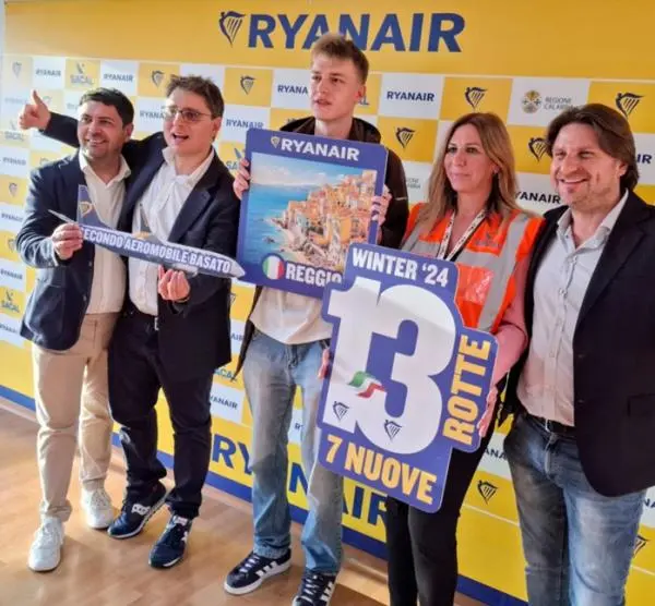 images Decolla a Reggio il secondo aereo di Ryanair: 7 nuove rotte ed un aumento fino a più di 300mila passeggeri annui