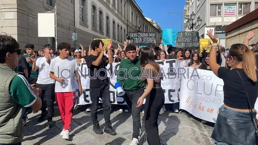 Dimensionamento scolastico: il Consiglio Comunale di Catanzaro ne chiede il ritiro images Dimensionamento scolastico: il Consiglio Comunale di Catanzaro ne chiede il ritiro