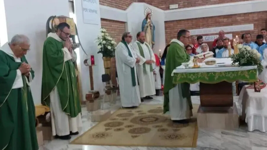 Badolato accoglie il nuovo parroco: è don Angelo Còmito (FOTO) images Badolato accoglie il nuovo parroco: è don Angelo Còmito (FOTO)