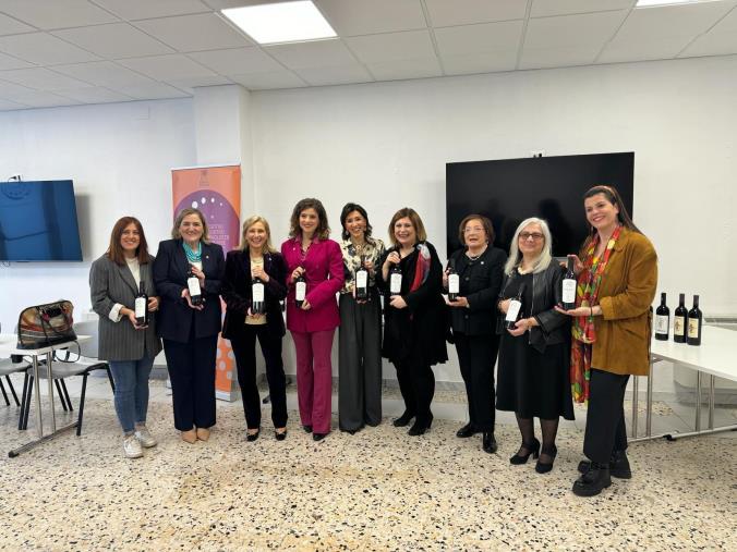 Presentato il vino "Korale", realizzato dalle "Donne del Vino Calabria" contro la Violenza di genere images Presentato il vino "Korale", realizzato dalle "Donne del Vino Calabria" contro la Violenza di genere