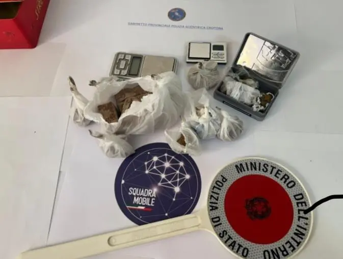 images Crotone, 34enne trovato in possesso di 400 grammi di eroina: arrestato
