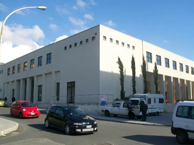 images Lamezia Terme, al via i lavori di manutenzione del mercato coperto di piazza Botticelli 