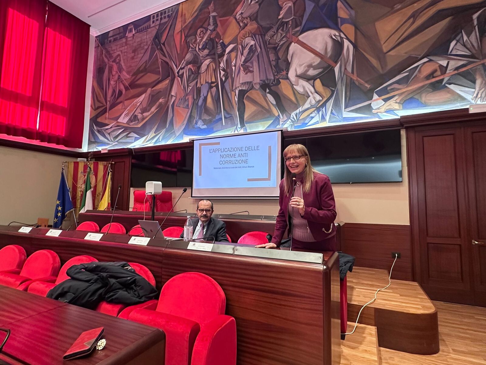 images Catanzaro, il personale di Palazzo De Nobili impegnato nella giornata della Trasparenza sulle norme anti corruzione