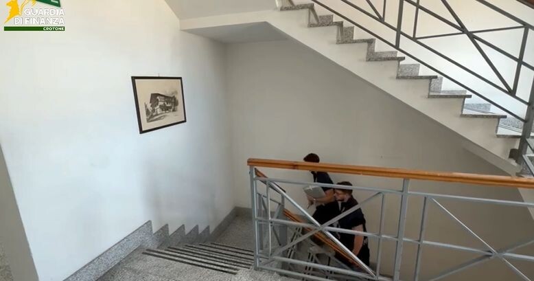 images Crotone, presunta corruzione in appalti Asp: 13 indagati tra imprenditori e pubblici ufficiali  