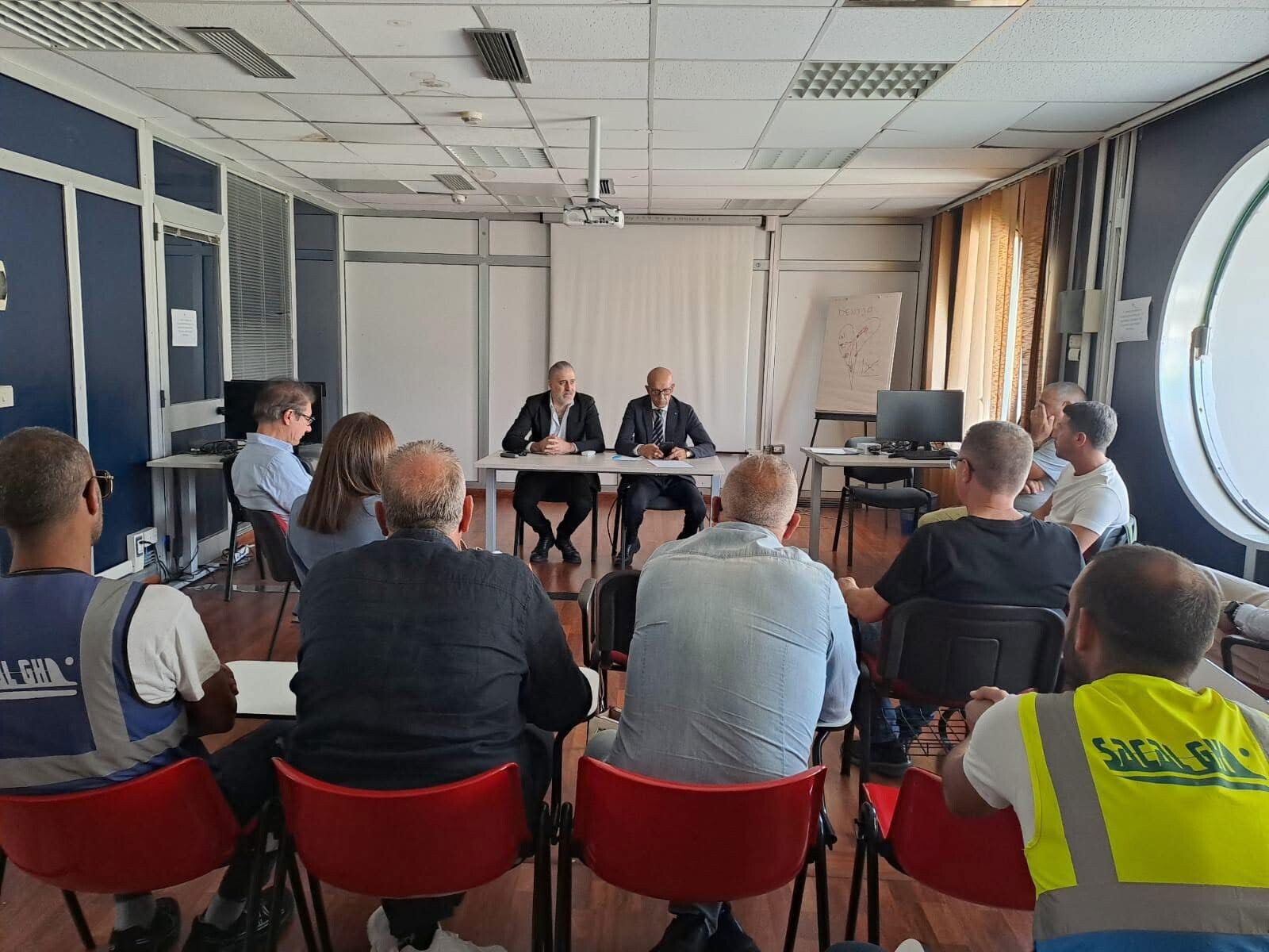 images Aeroporti calabresi, UGL: "O convocazione della Regione o faremo sit in di protesta" 