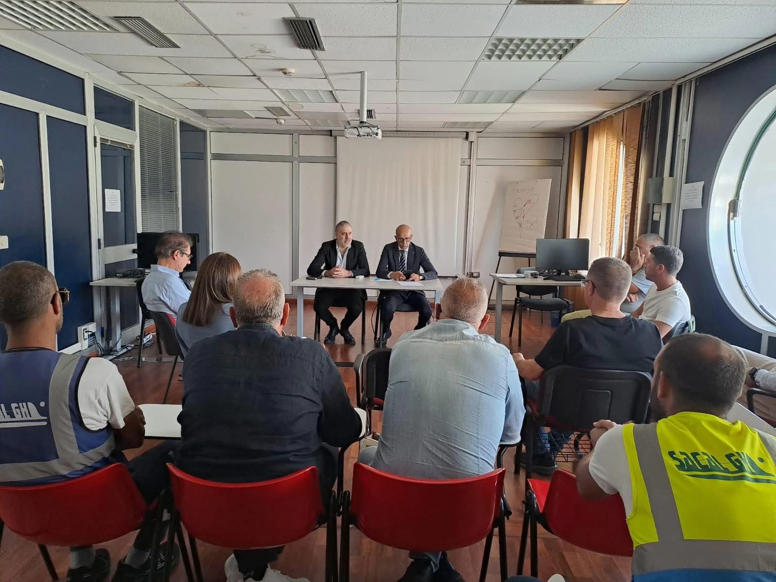 Aeroporti calabresi, UGL: "O convocazione della Regione o faremo sit in di protesta" 