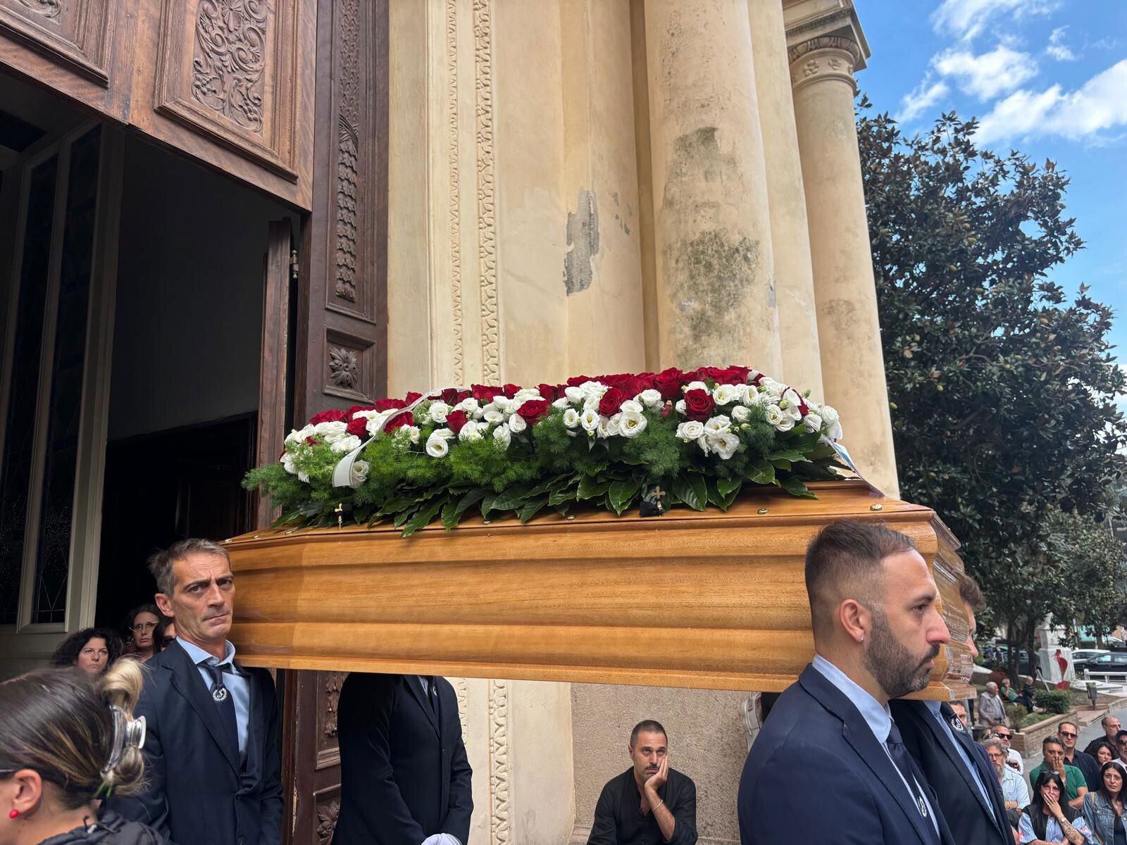 images Catanzaro, il caldo saluto ad Alessandro e il suo cinema che riapre  