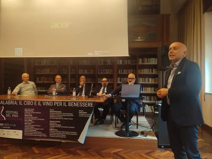 Catanzaro, aperte le attività del Carpe Wine Festival con il convegno "Sapori di Calabria images Catanzaro, aperte le attività del Carpe Wine Festival con il convegno "Sapori di Calabria