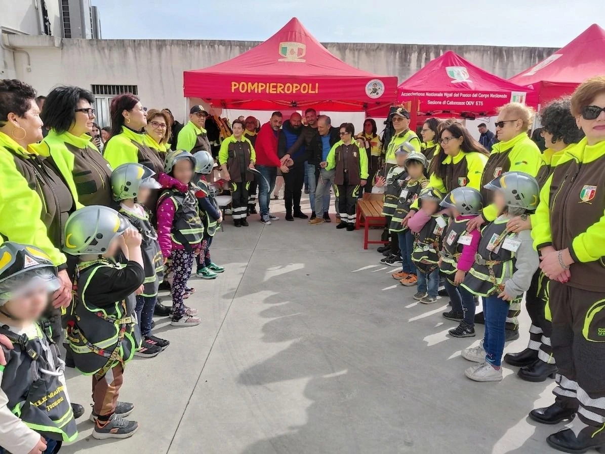 Oltre 150 piccoli eroi a Gizzeria per "Pompieropoli": grande successo di presenze ed entusiasmo