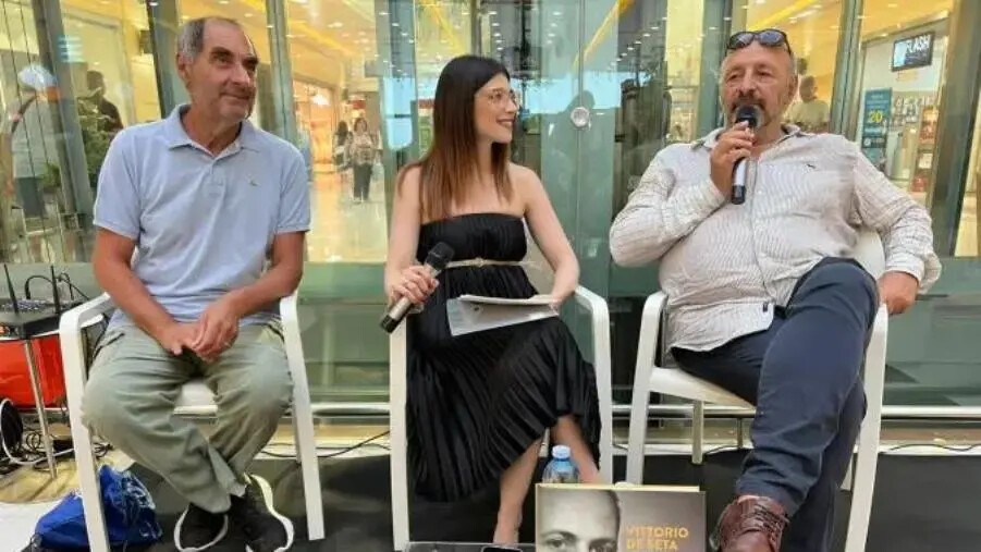 images Libri e Bollicine: incontro con Eugenio Attanasio, autore del libro “Vittorio De Seta. Lettere dal Sud”

