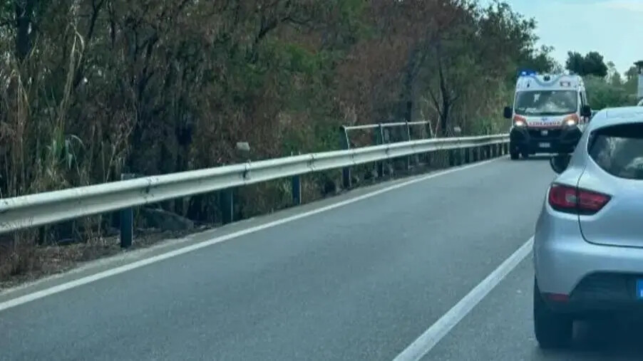 images Grave incidente sulla SS106 a Sant'Andrea: interviene l'elisoccorso 