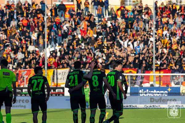 Città in fermento in vista del big match col Frosinone