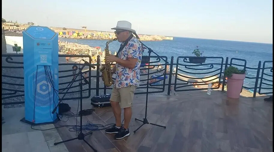 images Catanzaro, inaugurato il totem di "Openstage" sul lungomare: una bella opportunità per i giovani musicisti