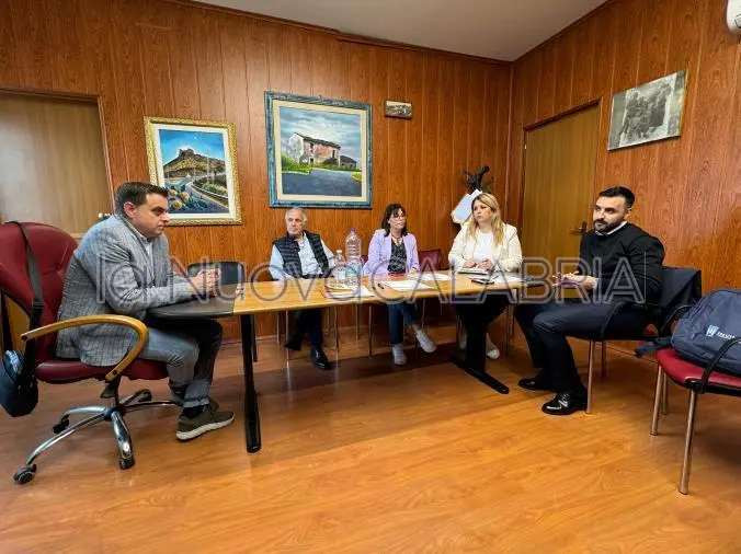 Turismo a Simeri Crichi, il sindaco Zicchinella incontra delegato della società Invimit images Turismo a Simeri Crichi, il sindaco Zicchinella incontra delegato della società Invimit