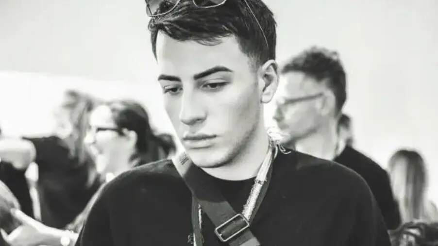 A colpi di spazzola e phon, il catanzarese Giuseppe Santacroce di nuovo alla Milano Fashion week images A colpi di spazzola e phon, il catanzarese Giuseppe Santacroce di nuovo alla Milano Fashion week