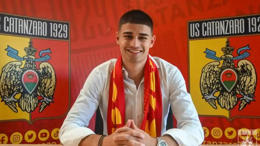 images Ilias Koutsoupias è un nuovo centrocampista del Catanzaro: "Sono contentissimo"