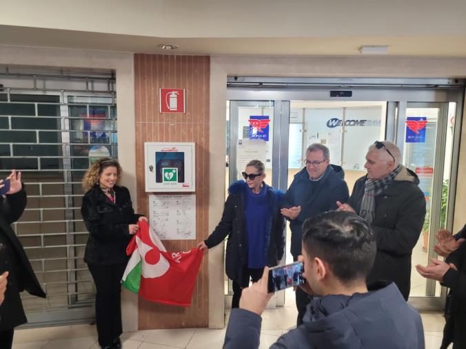 images Crotone, installato il defibrillatore donato dalla Filt Cgil