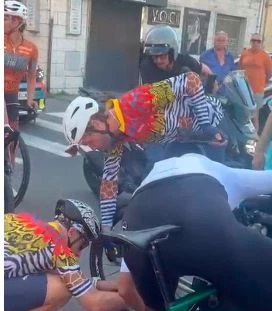 Jovanotti lascia Catanzaro: il saluto sul lungomare di Lido