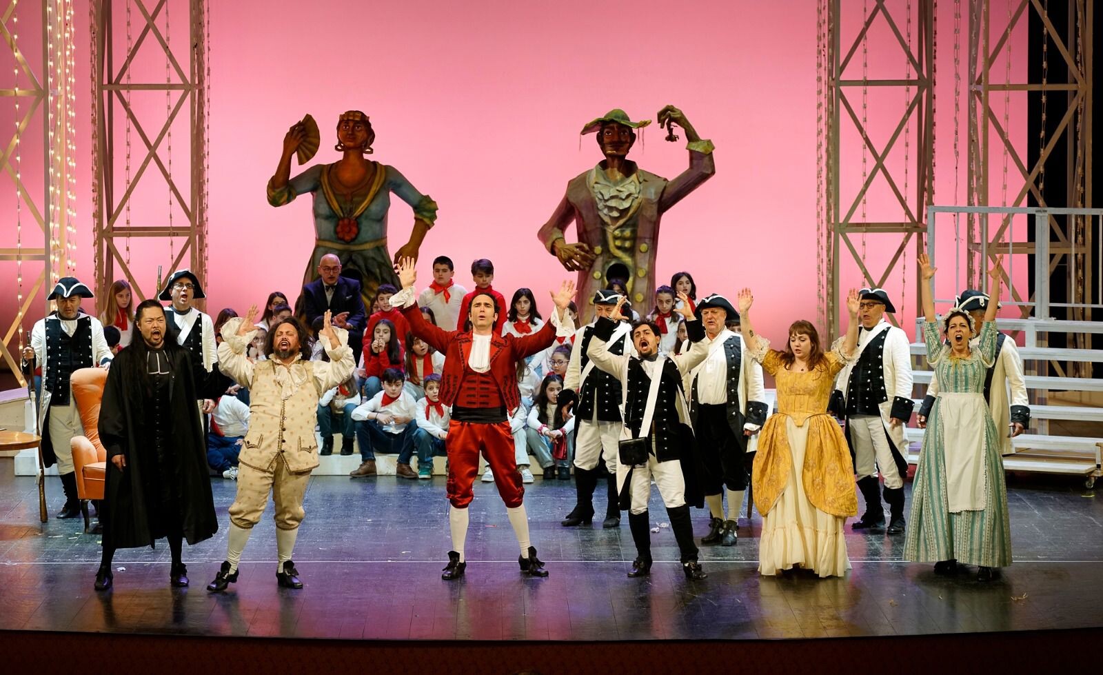 images Il Teatro Politeama di Catanzaro porta la lirica a scuola: il coro dei bambini sul palco per "Il barbiere di Siviglia"