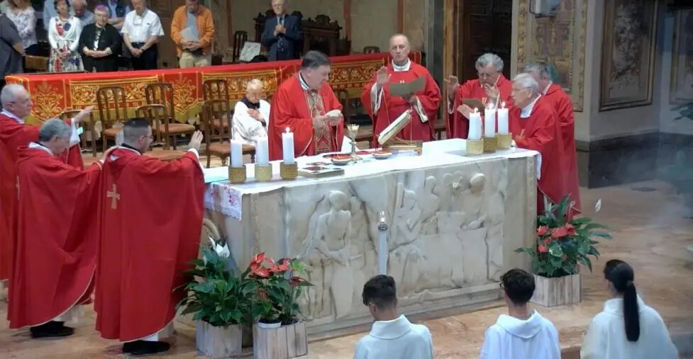 images L'arcivescovo Maniago incontra la comunità calabrese di Centrache a Rho: fede, radici e speranza
