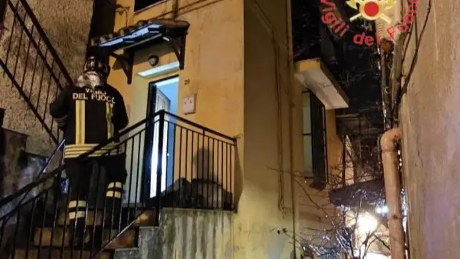 images Tragedia a Rossano, muore carbonizzata nella sua casa in fiamme