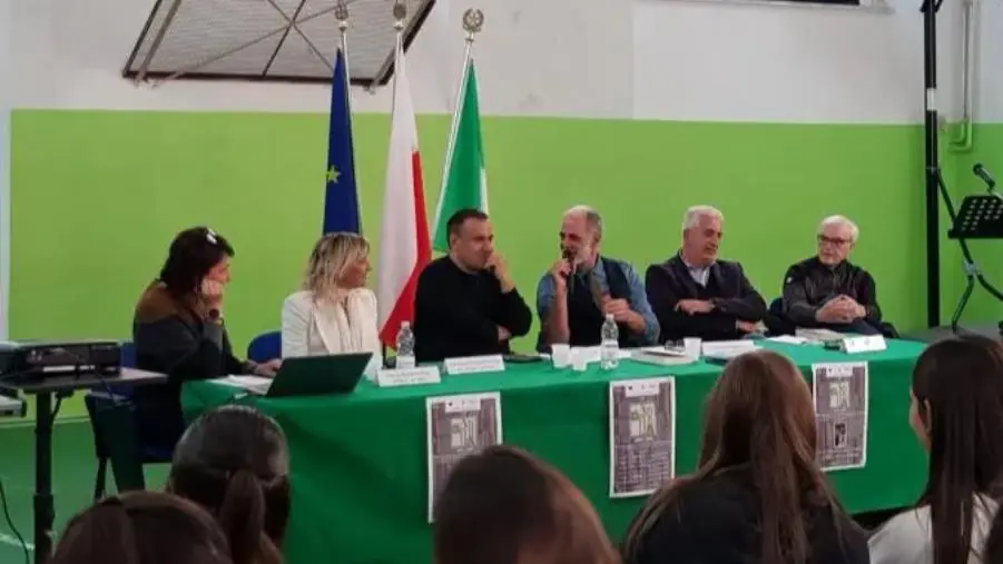 images Catanzaro, Olimpio Talarico apre la IV edizione di 'Agorà' all’IS “L. Siciliani -De Nobili”