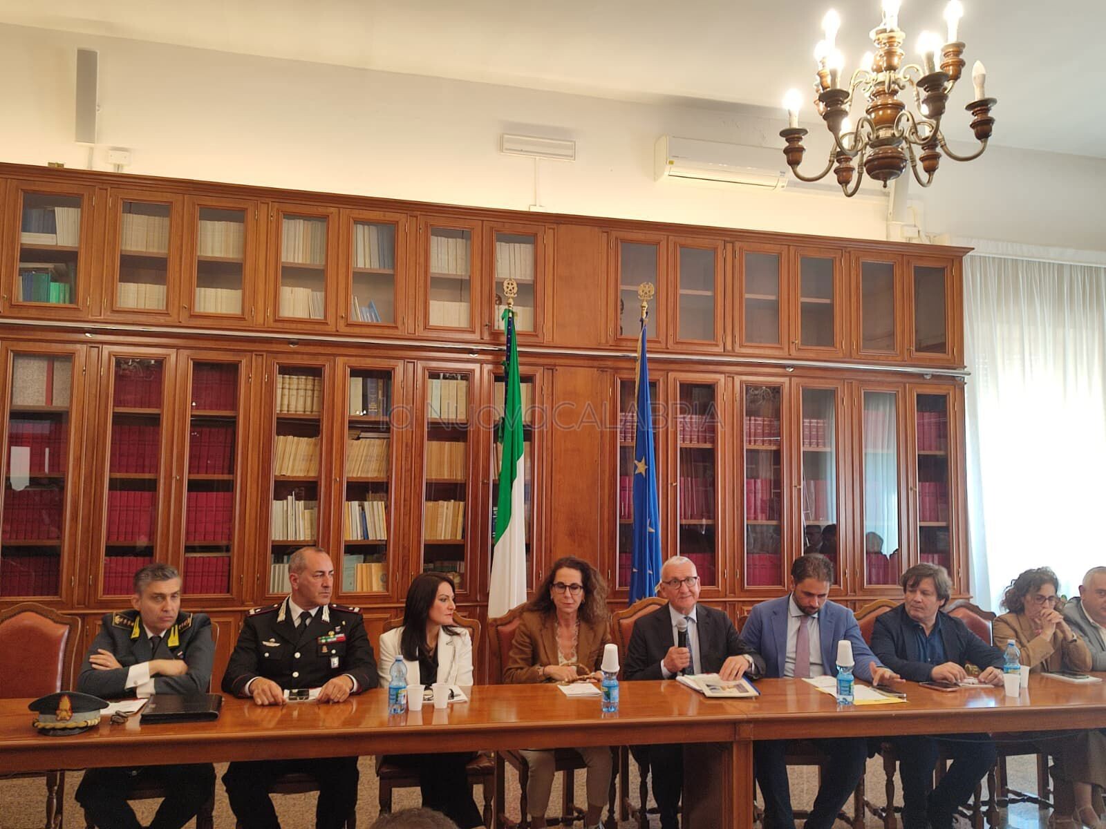 Catanzaro, presentato in Prefettura il Vademecum Antiusura "Liberi... Non più oppressi!!!" images Catanzaro, presentato in Prefettura il Vademecum Antiusura "Liberi... Non più oppressi!!!"