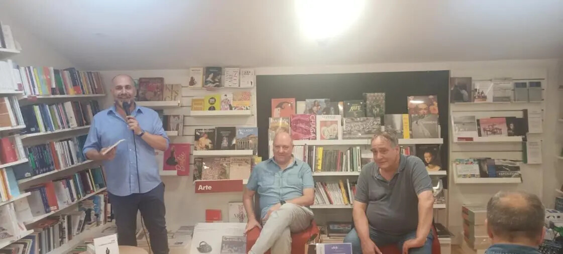 Catanzaro, presentato alla Ubik il thriller “318, il simbolo perfetto” di Luca Marino images Catanzaro, presentato alla Ubik il thriller “318, il simbolo perfetto” di Luca Marino