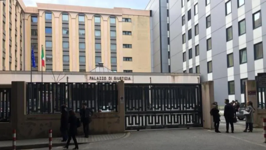 Catanzaro, la cocaina era in un giardino vicino casa: scarcerati i titolari di un bar del centro