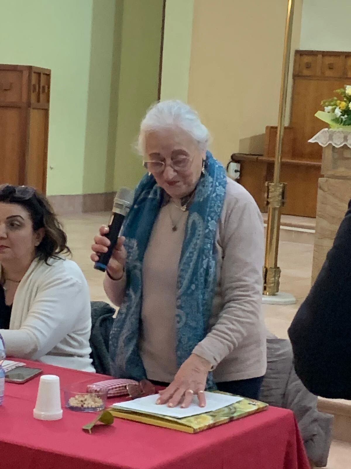 images Origine e fine vita, nella chiesa di Montepaone si è discusso sulla relazione della biologa Maria Tropiano 