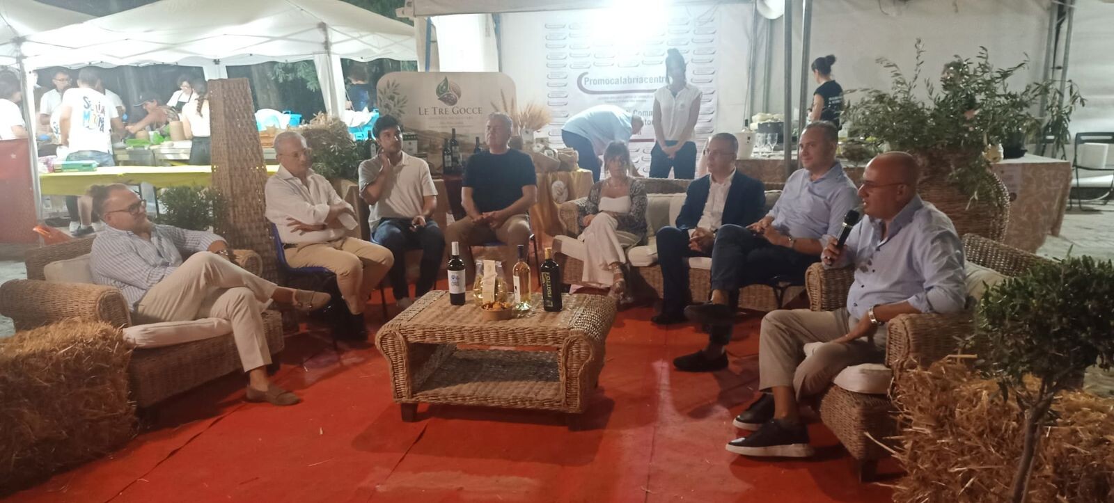 Sellia Marina, spicca l'enogastronomia con “Le tre gocce”: “Olio, vino e grano sono nostre peculiarità" images Sellia Marina, spicca l'enogastronomia con “Le tre gocce”: “Olio, vino e grano sono nostre peculiarità"
