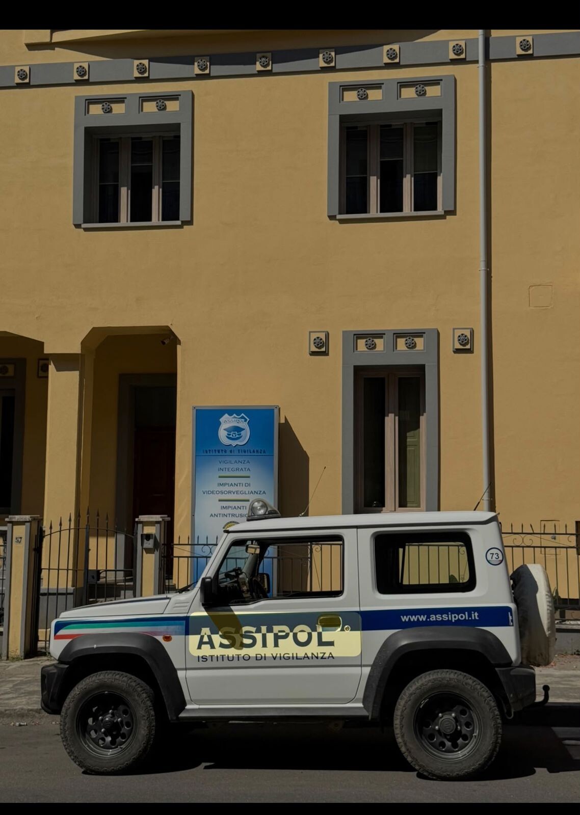 Doppia intrusione nella notte a Castrovillari: sventato il peggio grazie ad Assipol e Forze dell’Ordine images
Doppia intrusione nella notte a Castrovillari: sventato il peggio grazie ad Assipol e Forze dell’Ordine