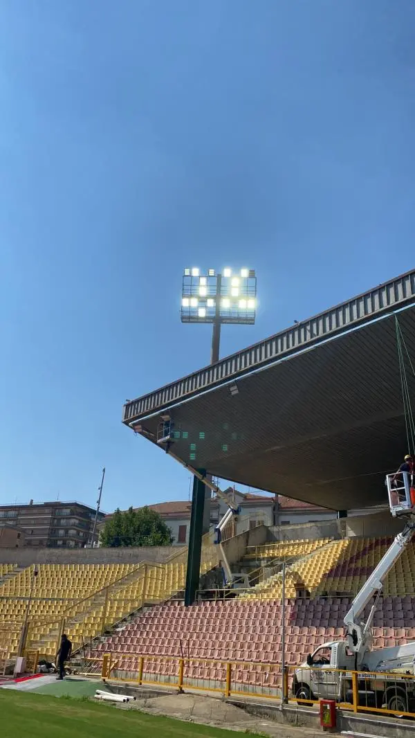 Catanzaro, al Ceravolo si è accesa la prima torre del nuovo impianto di illuminazione: buon segno! images Catanzaro, al Ceravolo si è accesa la prima torre del nuovo impianto di illuminazione: buon segno!