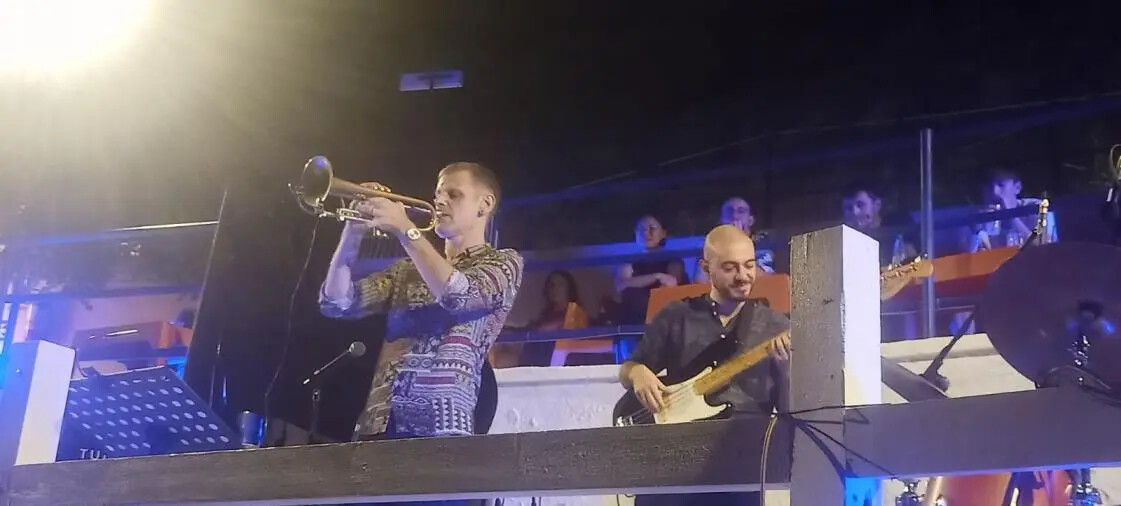 Al via “Jazz on the rock”: la Scogliera di Pietragrande brilla di vera luce con Fabrizio Bosso images Al via “Jazz on the rock”: la Scogliera di Pietragrande brilla di vera luce con Fabrizio Bosso