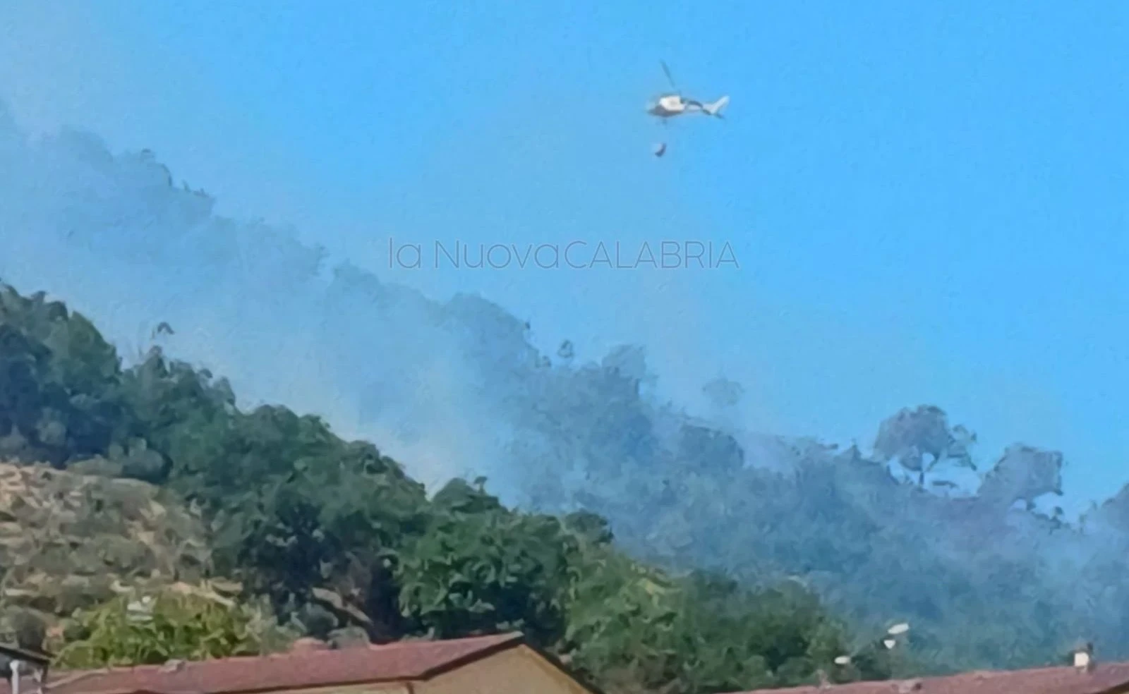 Montauro, il Paladino avvolto dalle fiamme: vasto incendio minaccia il patrimonio boschivo