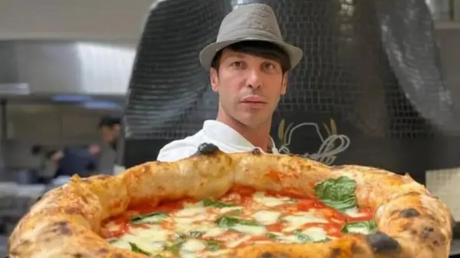 Catanzaro, al Bob Fest anche Salvatore Lioniello: la sua pizza d'autore e un talk show nel segno della solidarietà images Catanzaro, al Bob Fest anche Salvatore Lioniello: la sua pizza d'autore e un talk show nel segno della solidarietà