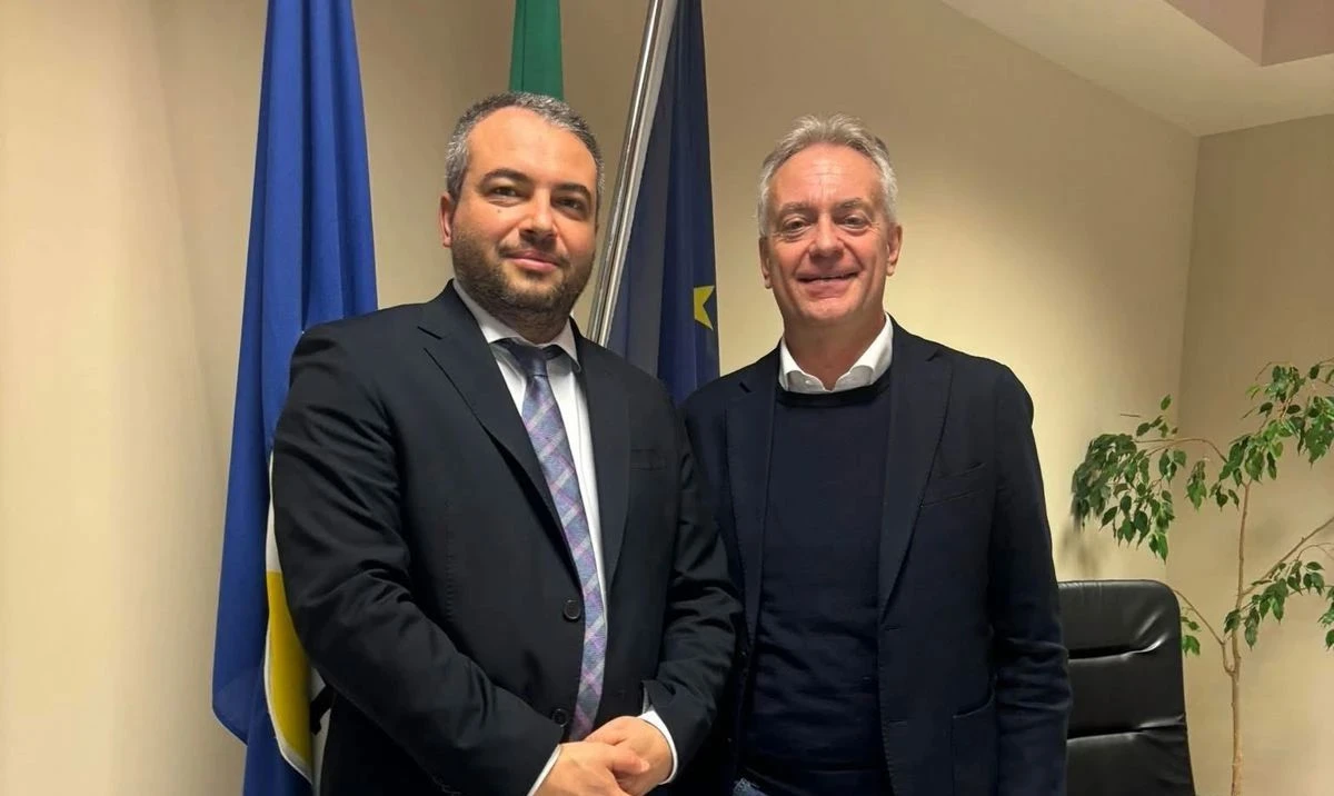 Mobilità Calabria, gara per bus ibridi e totem digitali. Rosa: "Svolta sostenibile" 