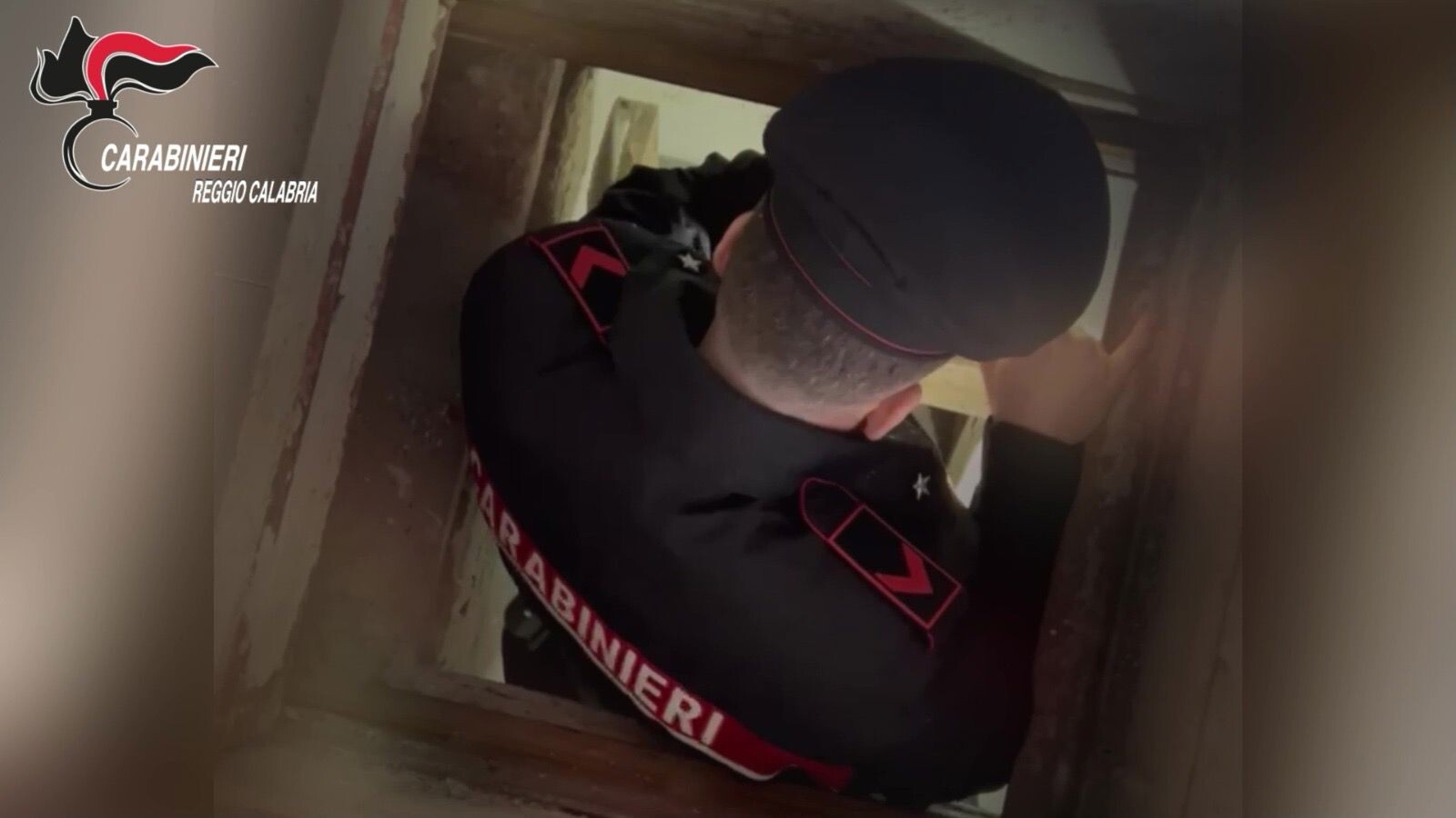 images Ardore (Rc), scoperto dai Carabinieri un bunker con camere di fuga e cunicoli segreti 