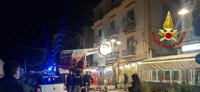 Crotone, in fiamme un appartamento: un ferito