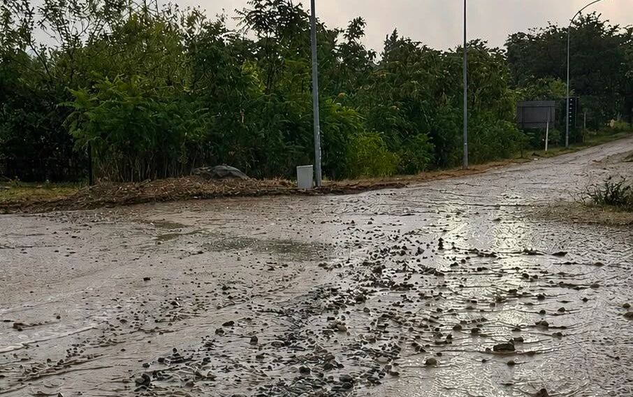 images Castrovillari, maltempo e danni: una notte di lavoro per ripristinare la sicurezza