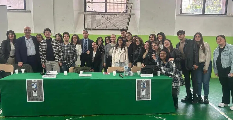 "La seduzione della mente" chiude la rassegna Agorà all'Iis De Nobili di Catanzaro images "La seduzione della mente" chiude la rassegna Agorà all'Iis De Nobili di Catanzaro