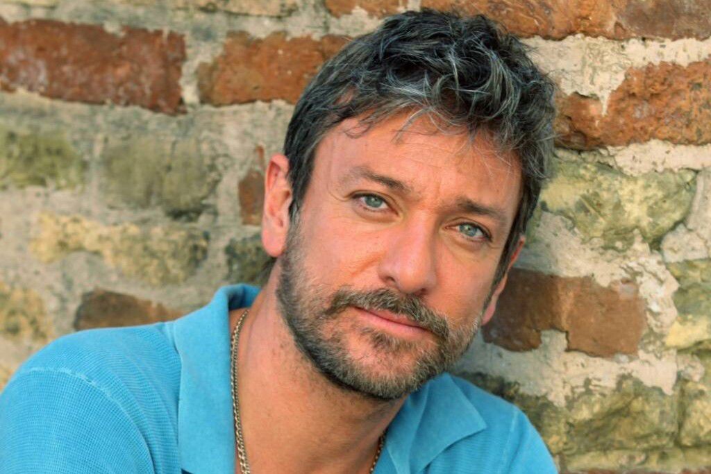 images AMA Calabria, Sergio Assisi con l'esilarante “Mi dimetto da uomo” a Lamezia 